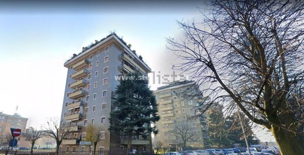 locale di sgombero in vendita ad Opera