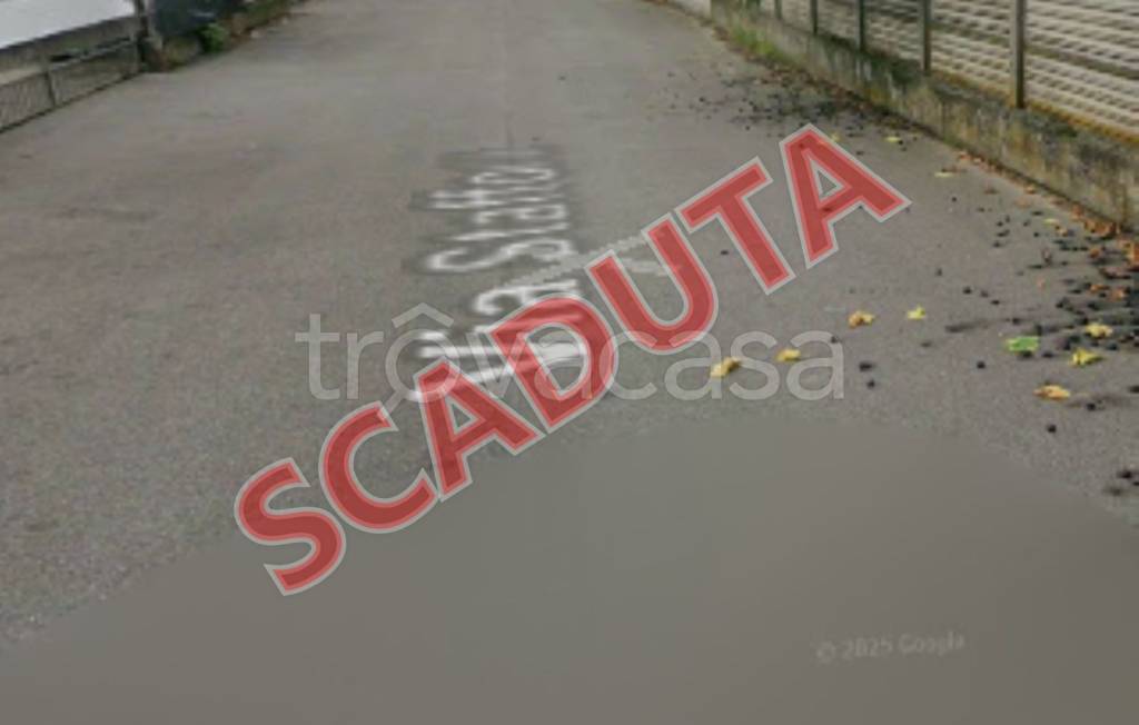 locale commerciale in vendita ad Opera