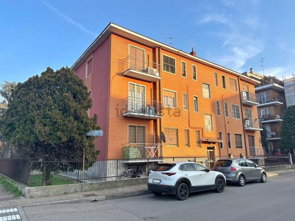 locale di sgombero in vendita ad Opera