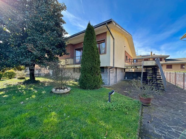 casa indipendente in vendita ad Opera