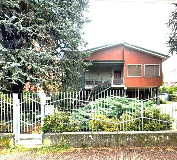 casa indipendente in vendita ad Opera