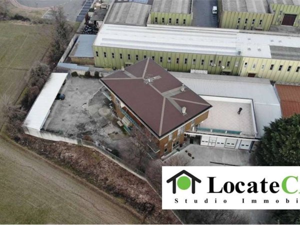 locale commerciale in vendita ad Opera