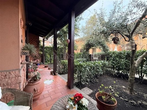 casa indipendente in vendita ad Opera