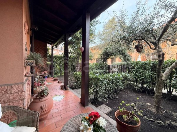 casa indipendente in vendita ad Opera