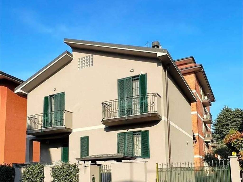 casa indipendente in vendita ad Opera