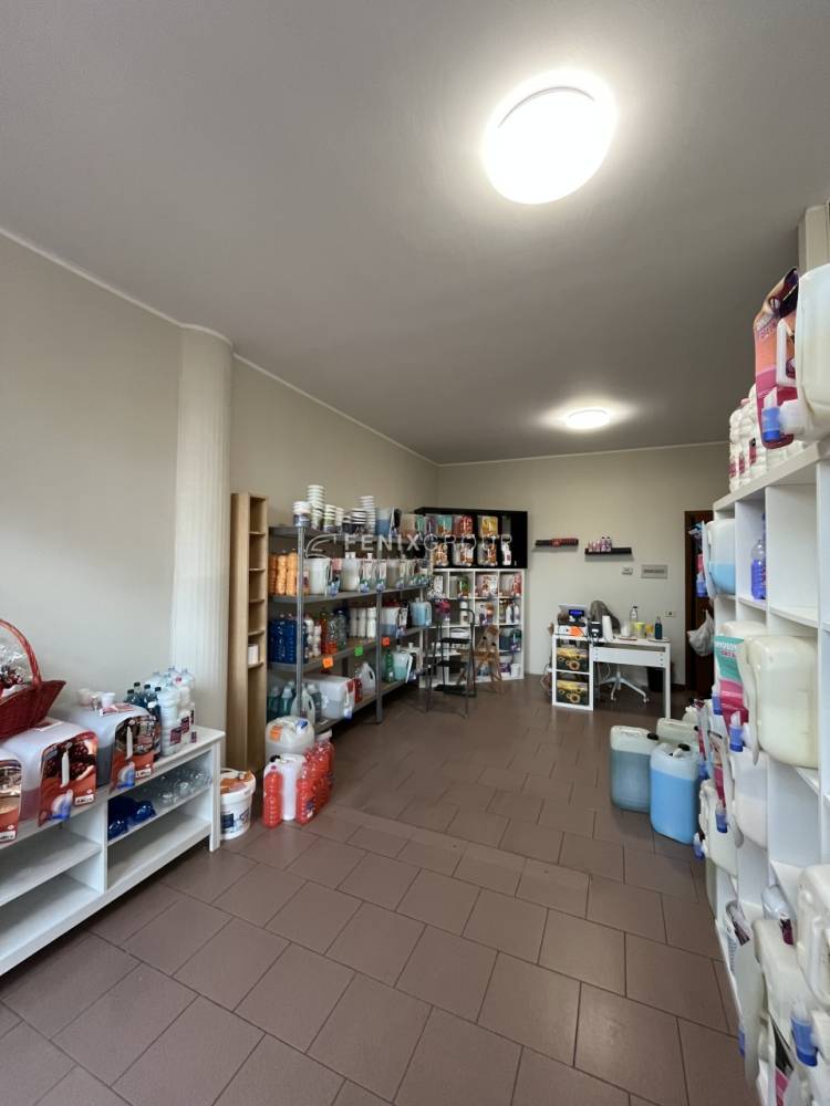 negozio in vendita ad Opera