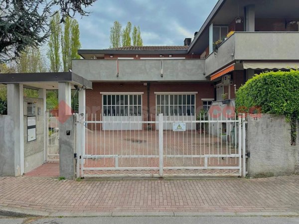 locale di sgombero in vendita ad Opera