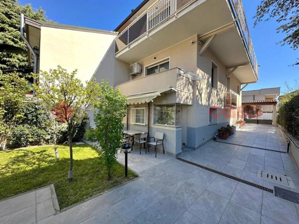 casa indipendente in vendita ad Opera
