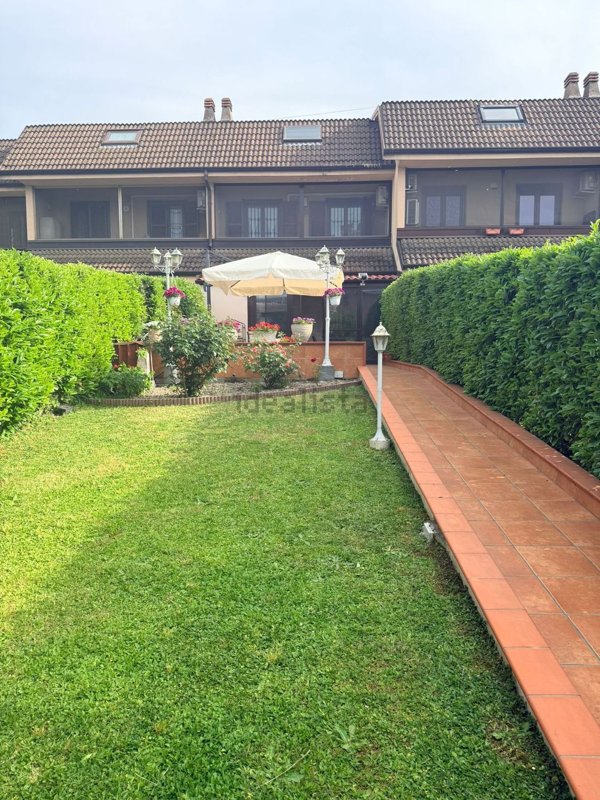 casa indipendente in vendita ad Opera