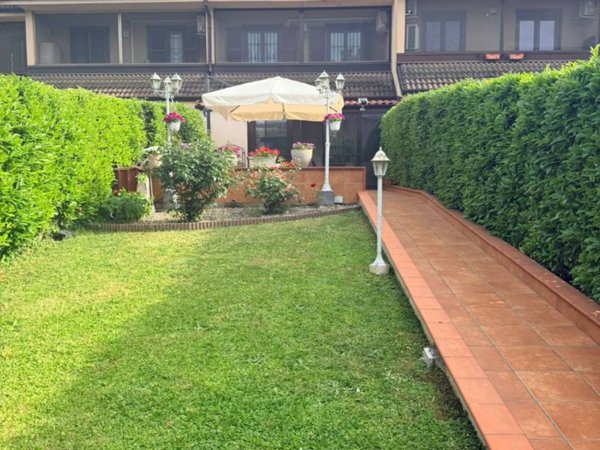 casa indipendente in vendita ad Opera