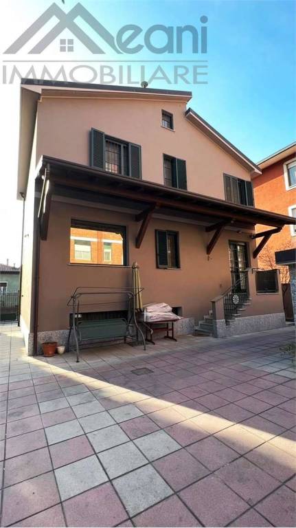 casa indipendente in vendita ad Opera