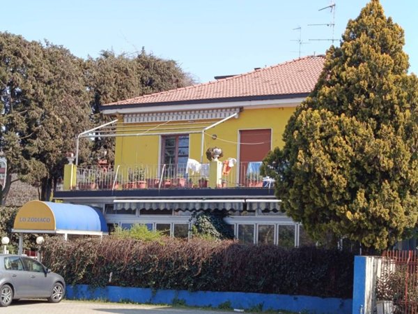 casa indipendente in vendita ad Opera