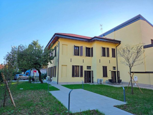 casa indipendente in vendita ad Opera