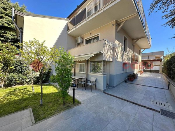 casa indipendente in vendita ad Opera