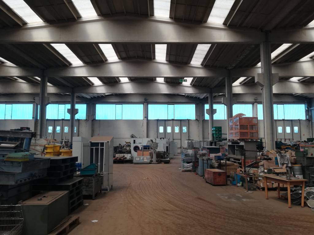 locale commerciale in vendita ad Ossona
