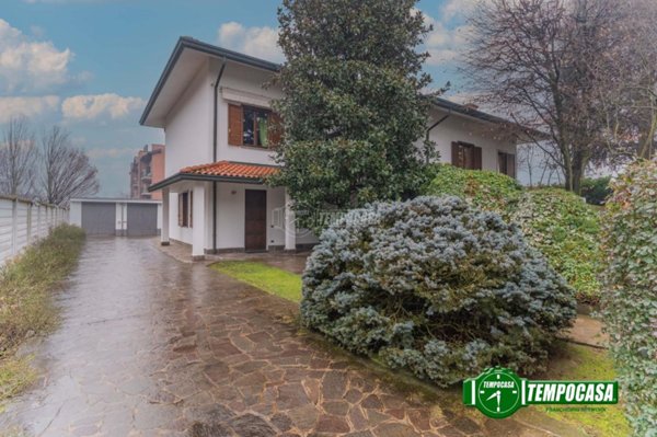 casa indipendente in vendita ad Ossona