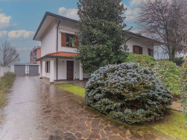 casa indipendente in vendita ad Ossona