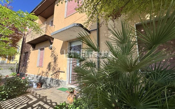 casa indipendente in vendita ad Ossona