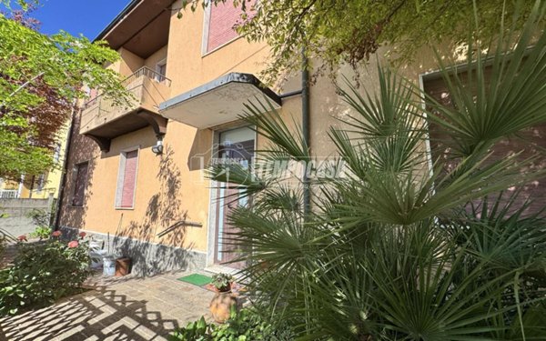casa indipendente in vendita ad Ossona