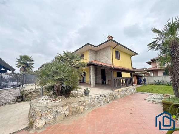 casa indipendente in vendita ad Ossona