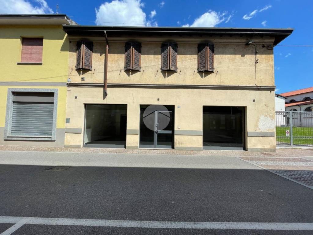 negozio in vendita ad Ossona in zona Asmonte