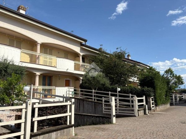 casa indipendente in vendita ad Ossona