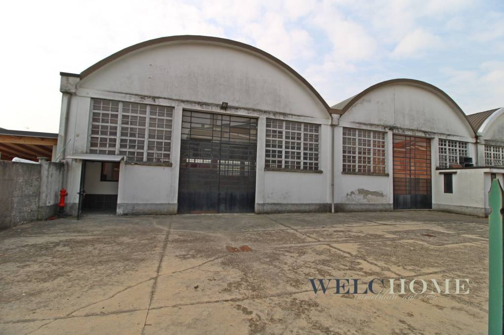 locale commerciale in vendita ad Ossona