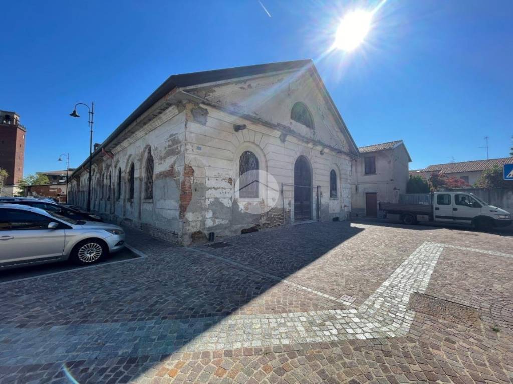 locale commerciale in vendita ad Ossona