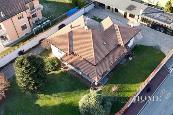 casa indipendente in vendita ad Ossona