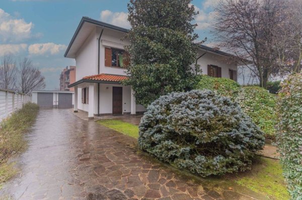 casa indipendente in vendita ad Ossona