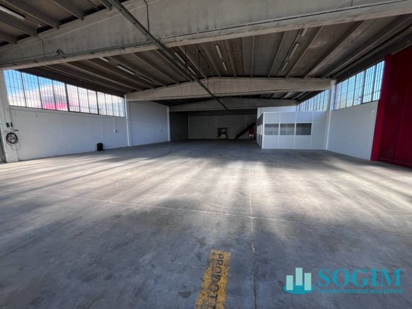 capannone in vendita ad Ossona