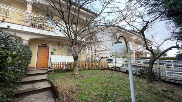 casa indipendente in vendita ad Ossona