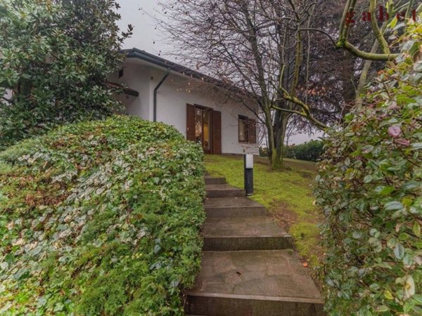 casa indipendente in vendita ad Ossona