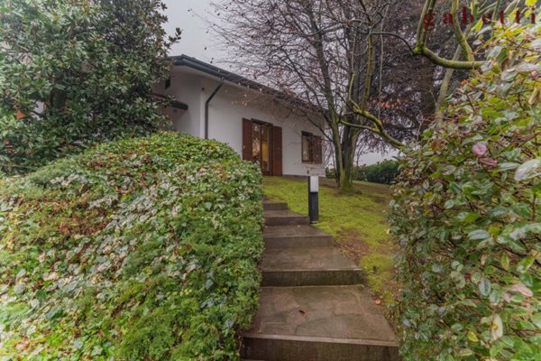 casa indipendente in vendita ad Ossona