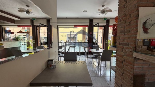locale commerciale in vendita ad Ossona