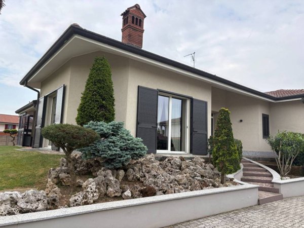 casa indipendente in vendita ad Ossona