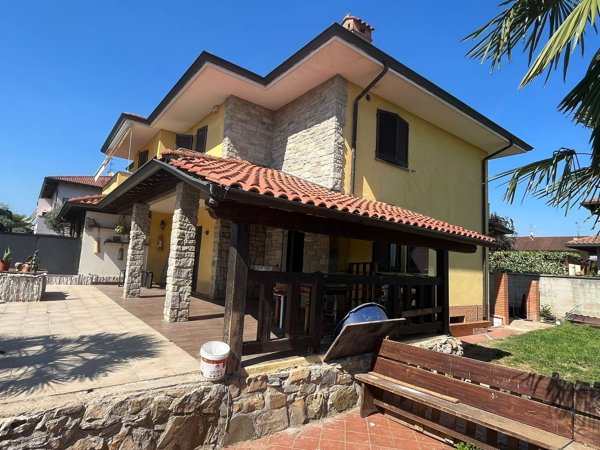 casa indipendente in vendita ad Ossona