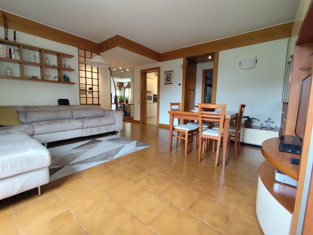 appartamento in vendita ad Ossona in zona Asmonte