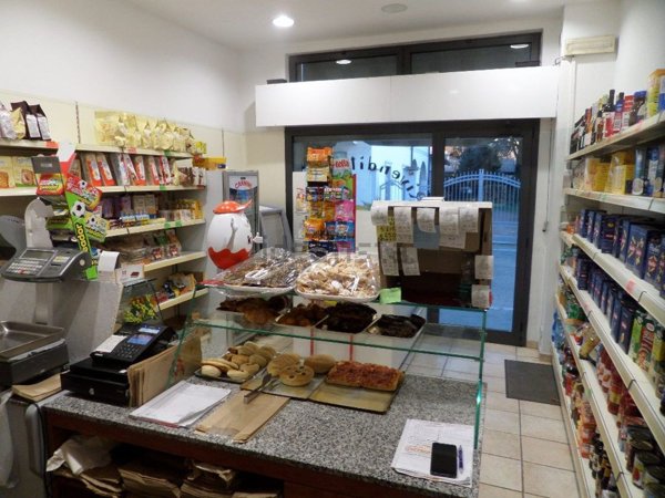 negozio in vendita ad Ossona in zona Asmonte