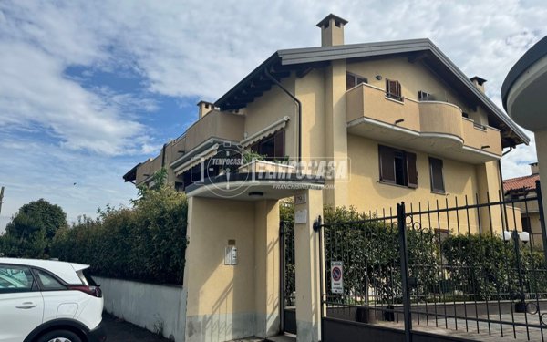 appartamento in vendita ad Ossona in zona Asmonte