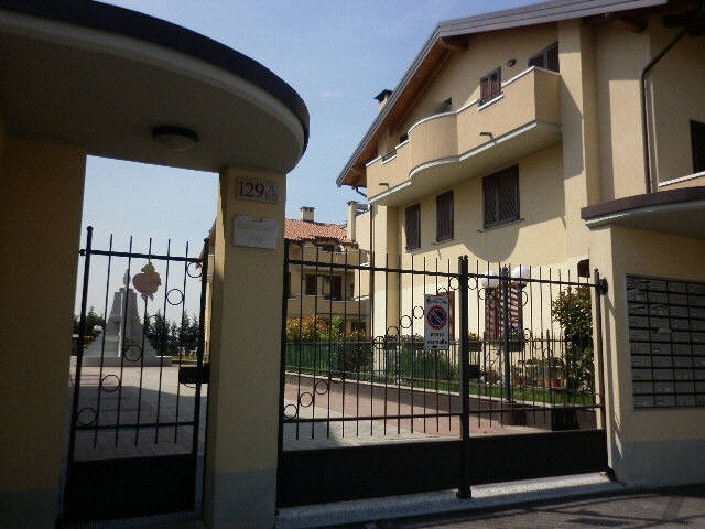 appartamento in vendita ad Ossona in zona Asmonte