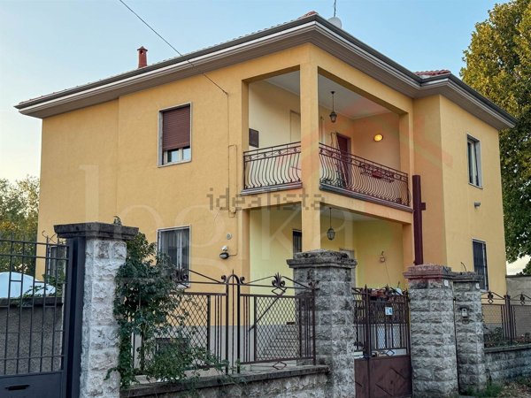 casa indipendente in vendita ad Ossona in zona Asmonte