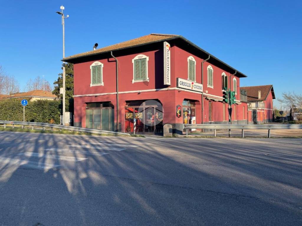 negozio in vendita ad Ozzero in zona Soria Vecchia