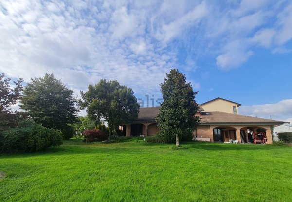 casa indipendente in vendita ad Ozzero