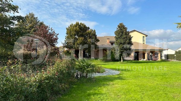 casa indipendente in vendita ad Ozzero