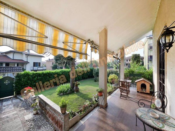 casa indipendente in vendita ad Ozzero