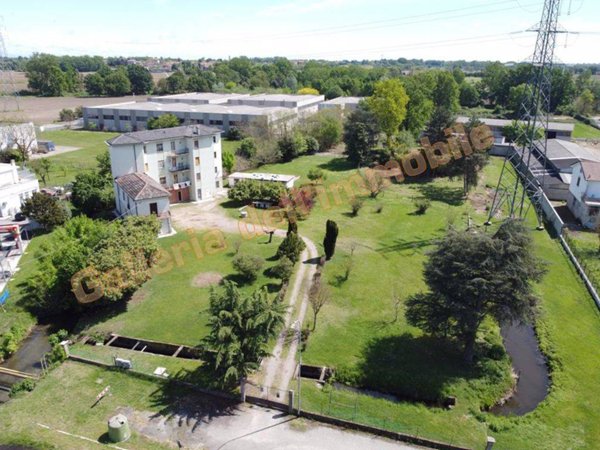 intera palazzina in vendita ad Ozzero in zona Soria Vecchia