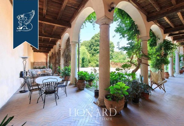 villa in vendita ad Ozzero