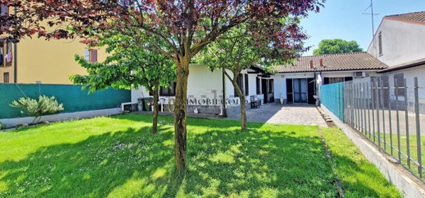 casa indipendente in vendita ad Ozzero