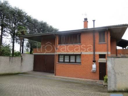 casa indipendente in vendita ad Ozzero